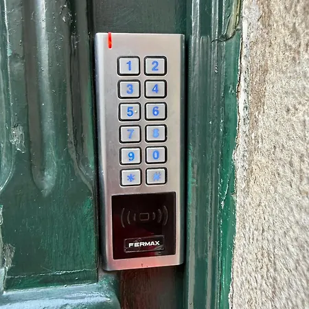 Sebastian Two Апартаменти